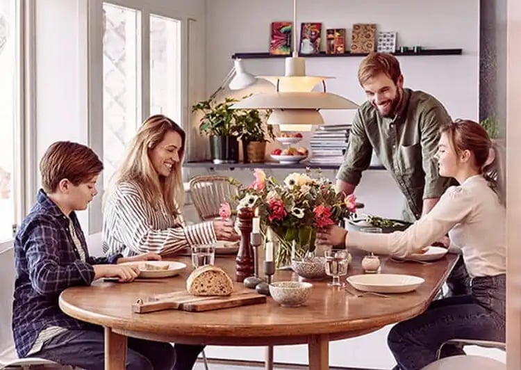 square-family-dinner_opt square-family-dinner_opt